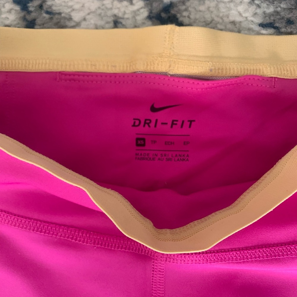 **SOLD** Nike Dri-Fit leggings - Picture 2 of 4